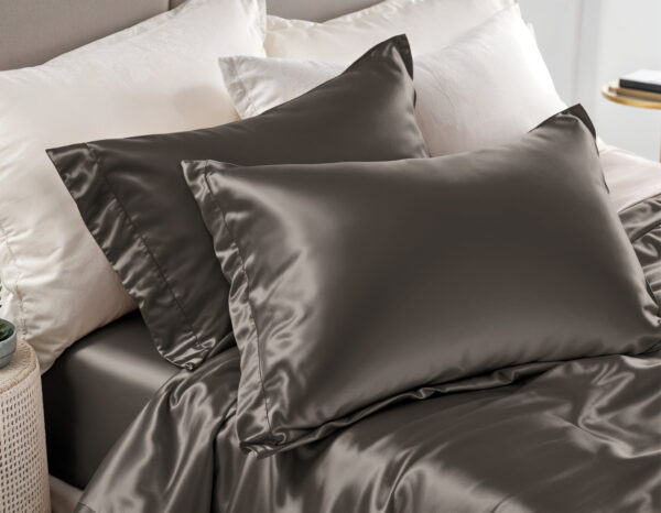 Glossy Antraciet Kussensloop 60 x 70 - Afbeelding 3