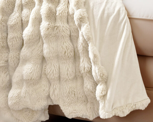 Pom Rabbit Fur plaid Beige 150 x 200 - Afbeelding 2